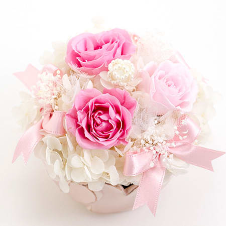 甘いスイーツをイメージしたプリザーブドフラワー「ミルキーローゼ」