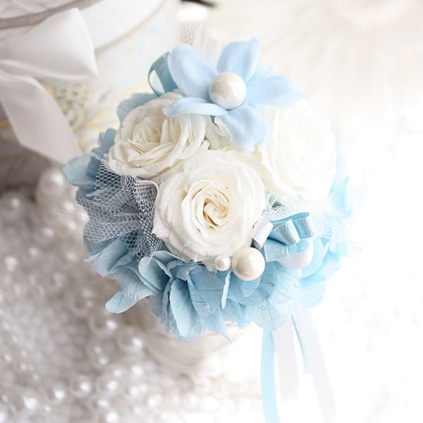 サムシングブルーをイメージしたプリザーブドフラワー「サムシングブルー」