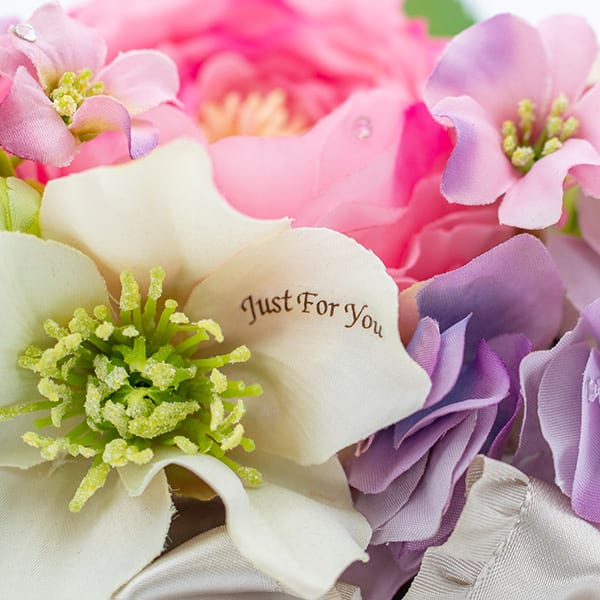 バッグをあけると中から溢れんばかりのフラワーが！