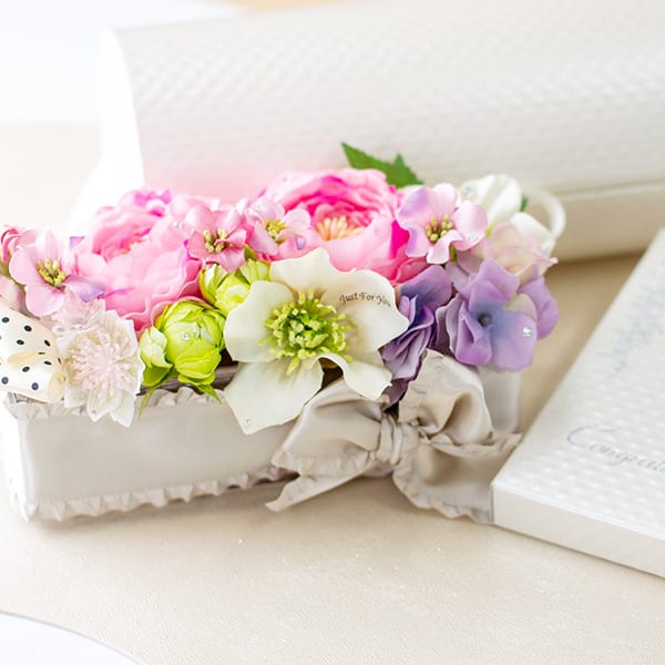 バッグをあけると中から溢れんばかりのフラワーが！