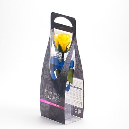 中央にブルーのバラを配したデザイン