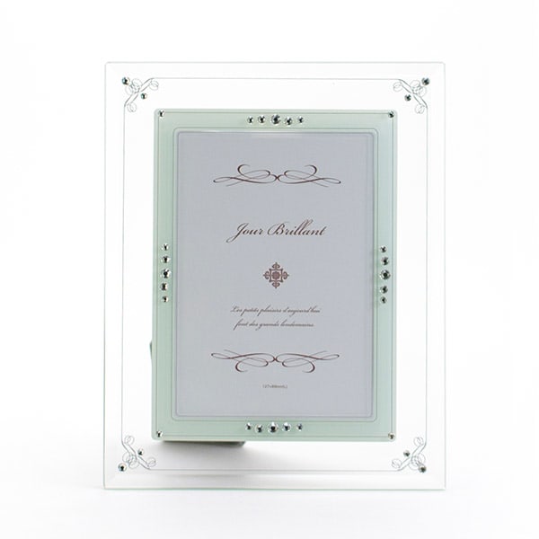 クリアなフレームが写真を引き立てます