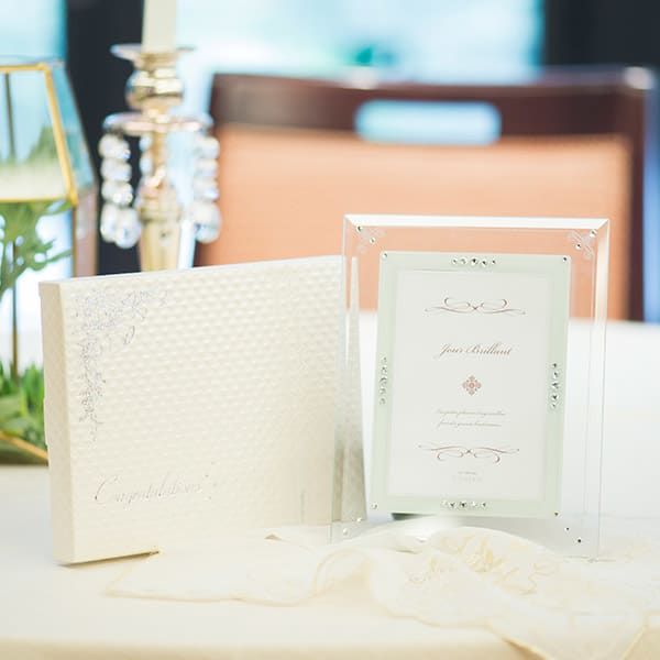 クリアなフレームが写真を引き立てます