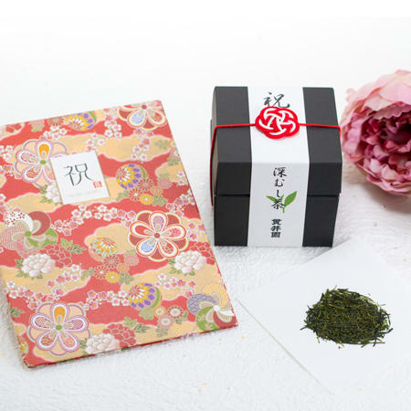 華やかな花柄のお茶缶に入っています。