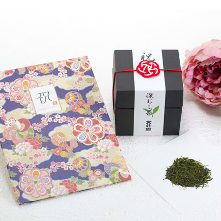 華やかな花柄のお茶缶に入っています。