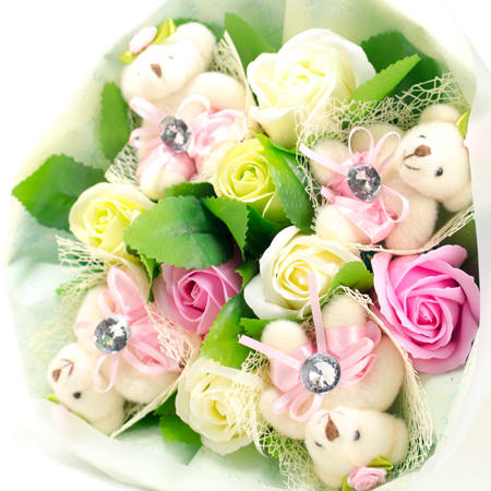 ちっちゃなくまのマスコットが花束になっています。