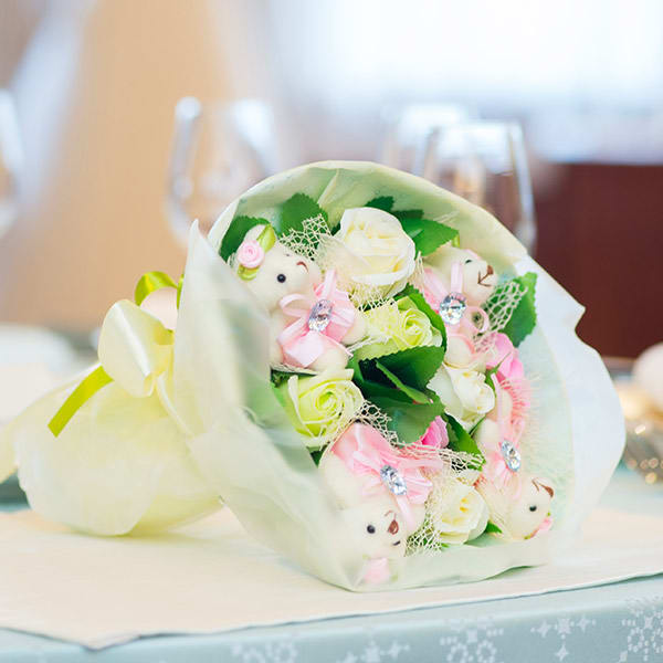 ちっちゃなくまのマスコットが花束になっています。