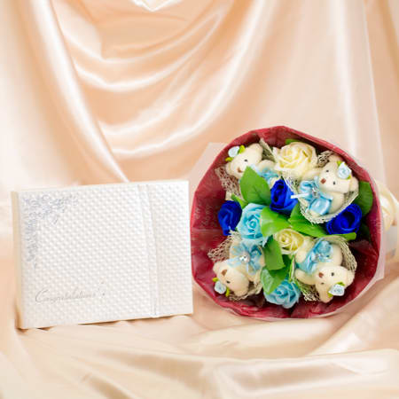 ちっちゃなくまのマスコットが花束になっています。