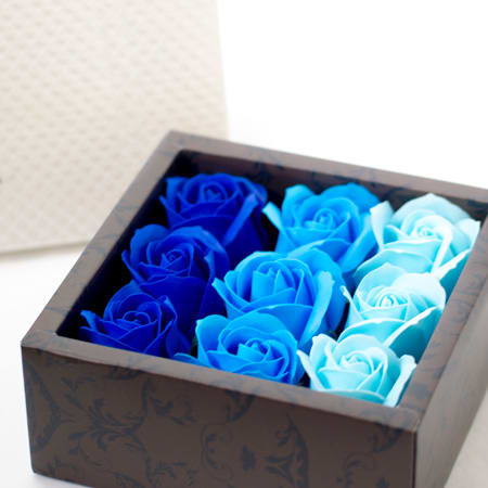 蒼い海を思わせるようなグラデーションカラー