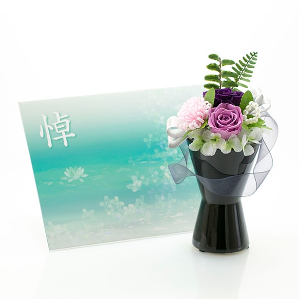 黒の落ち着いた佇まいの花器