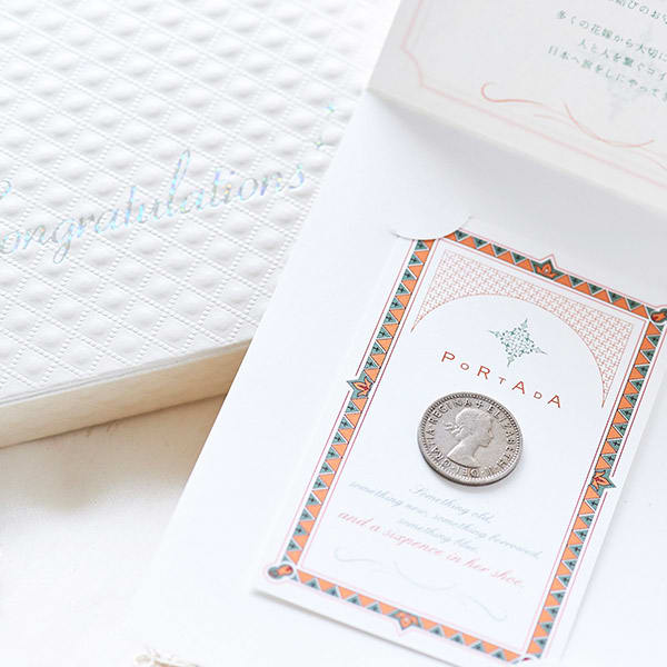 オレンジのリボンつきのカードタイプパッケージ