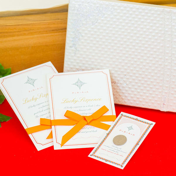 オレンジのリボンつきのカードタイプパッケージ