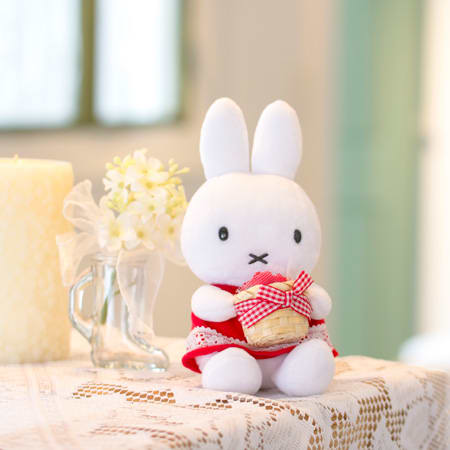 ミッフィーズガーデン 赤いギフトぬいぐるみ