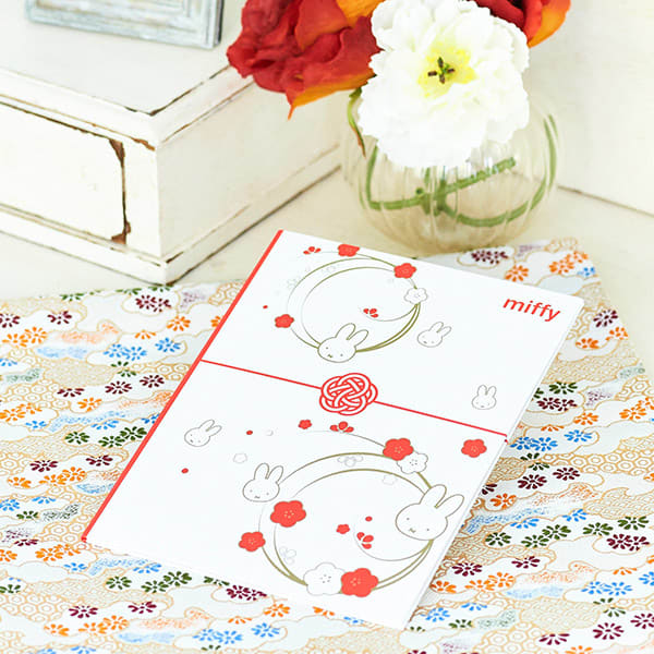 お祝いシーンで人気の梅むすびで結びあげました。