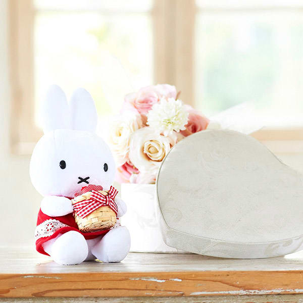 ミッフィーズガーデン 赤いギフトぬいぐるみ