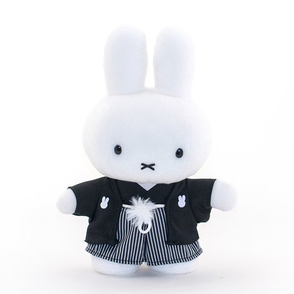 袴姿がばっちり決まったミッフィー。