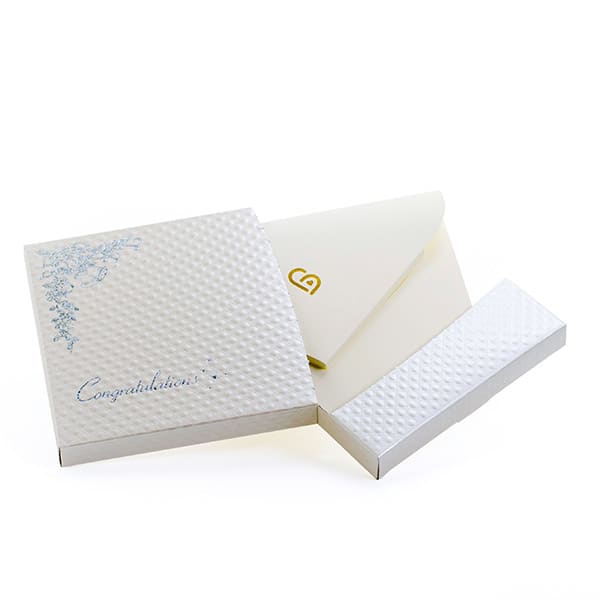 ボーダーのリボンがスタイリッシュ。