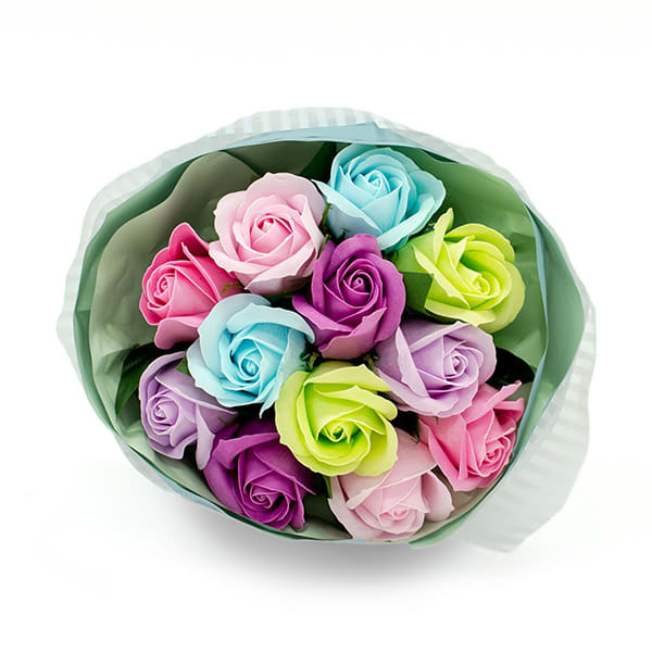 ボーダーのリボンがスタイリッシュ。