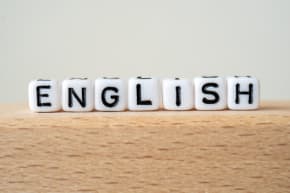 アルファベットはどう伝える？知って役立つ欧文通話表