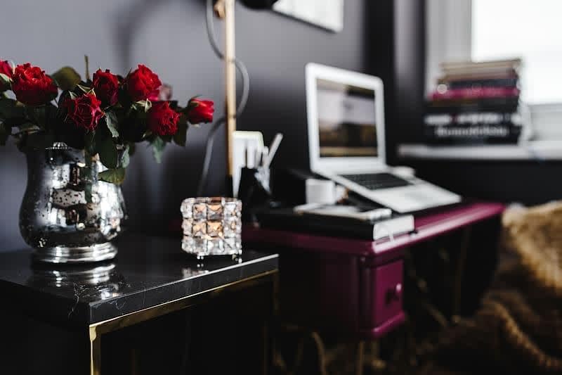 pink-desk-in-the-home-office.jpg