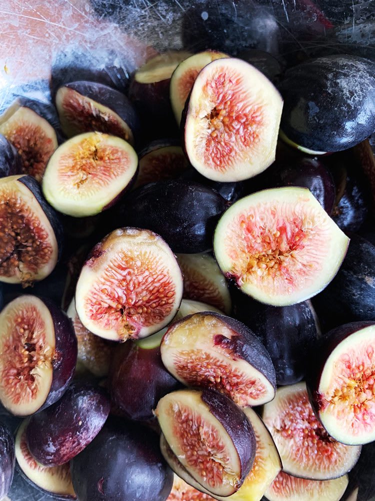 FreshSlicedFigs_web Fresh sliced turkish figs in a bowl