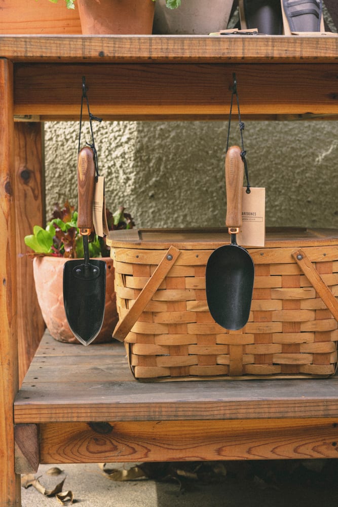 GardenTrowelScoop_HangingGardenPottingTable_web
