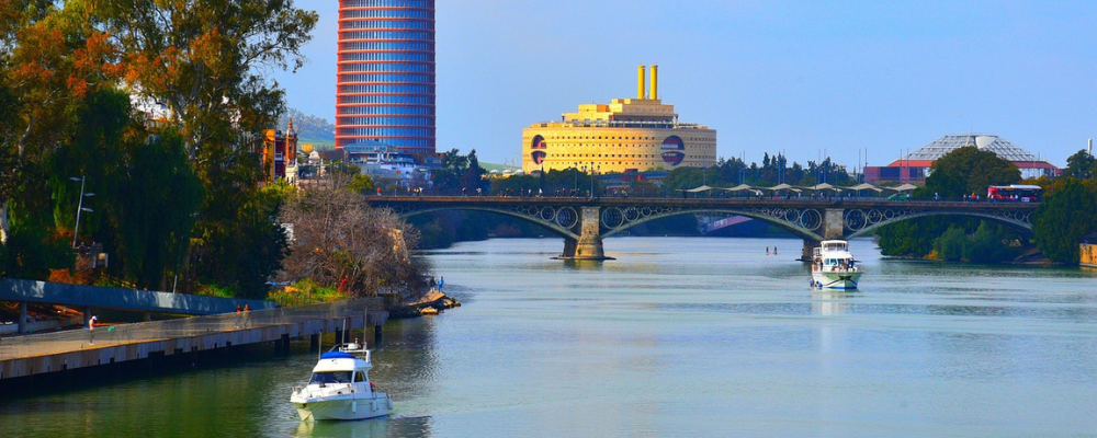 Ventajas de alojarse en un apartamento turístico en Sevilla frente a un hotel