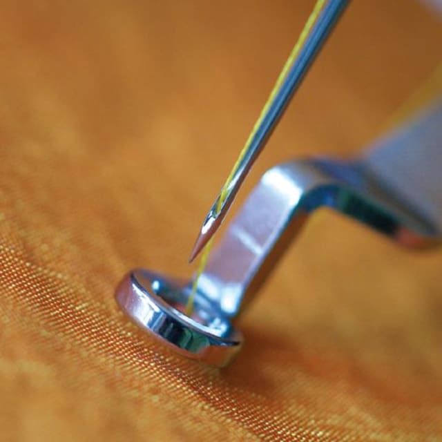 Needles coated with titanium-nitride