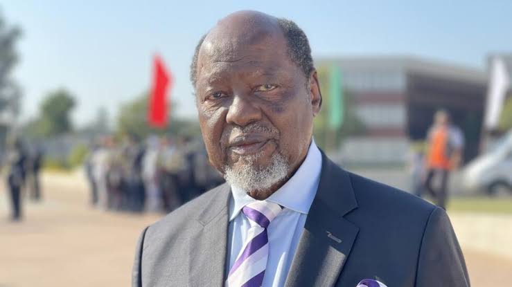 Joaquim chissano apela aos moçambicanos para legalizarem a documentação na África do Sul