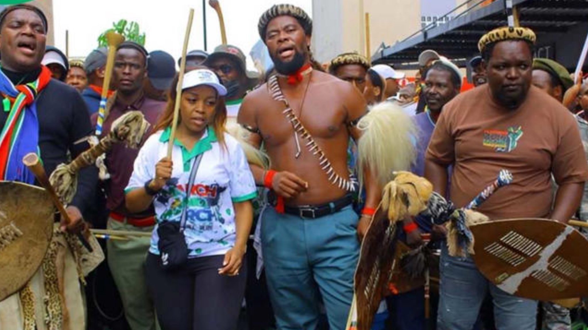 Nkosikhona Ndabandaba principal líder manifestações diz que presidente não pediu o fim dos protestos e promete criar um milhão de empregos