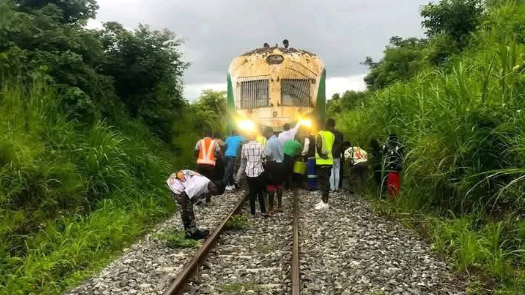 Protesto de passageiros paralisa circulação de comboios na machava após avaria