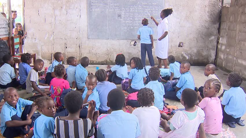 Zambézia cria carpintaria provincial para produzir mais de 79 mil carteiras escolares