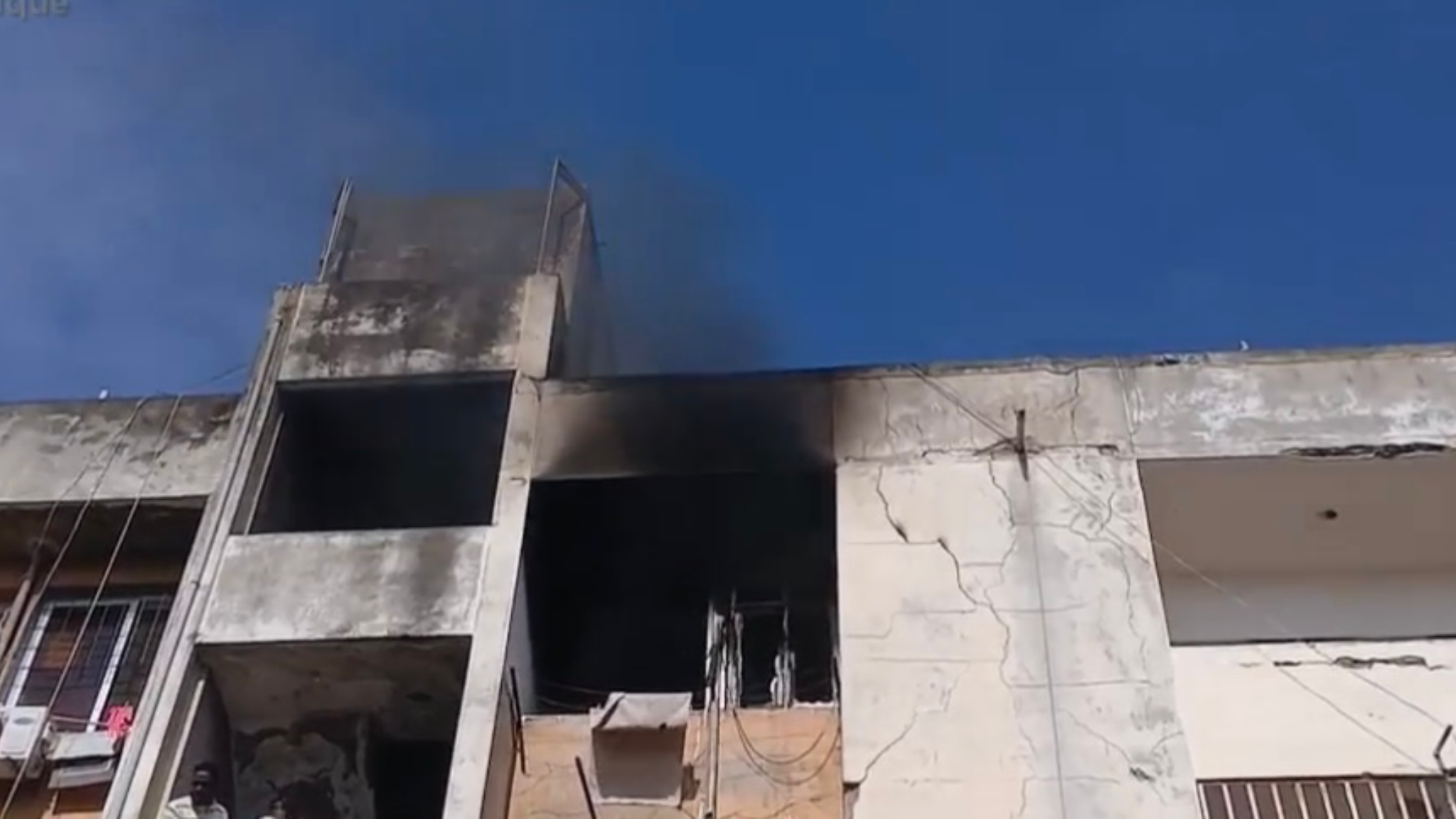 Incêndio consome parcialmente apartamento no bairro do Jardim, em Maputo