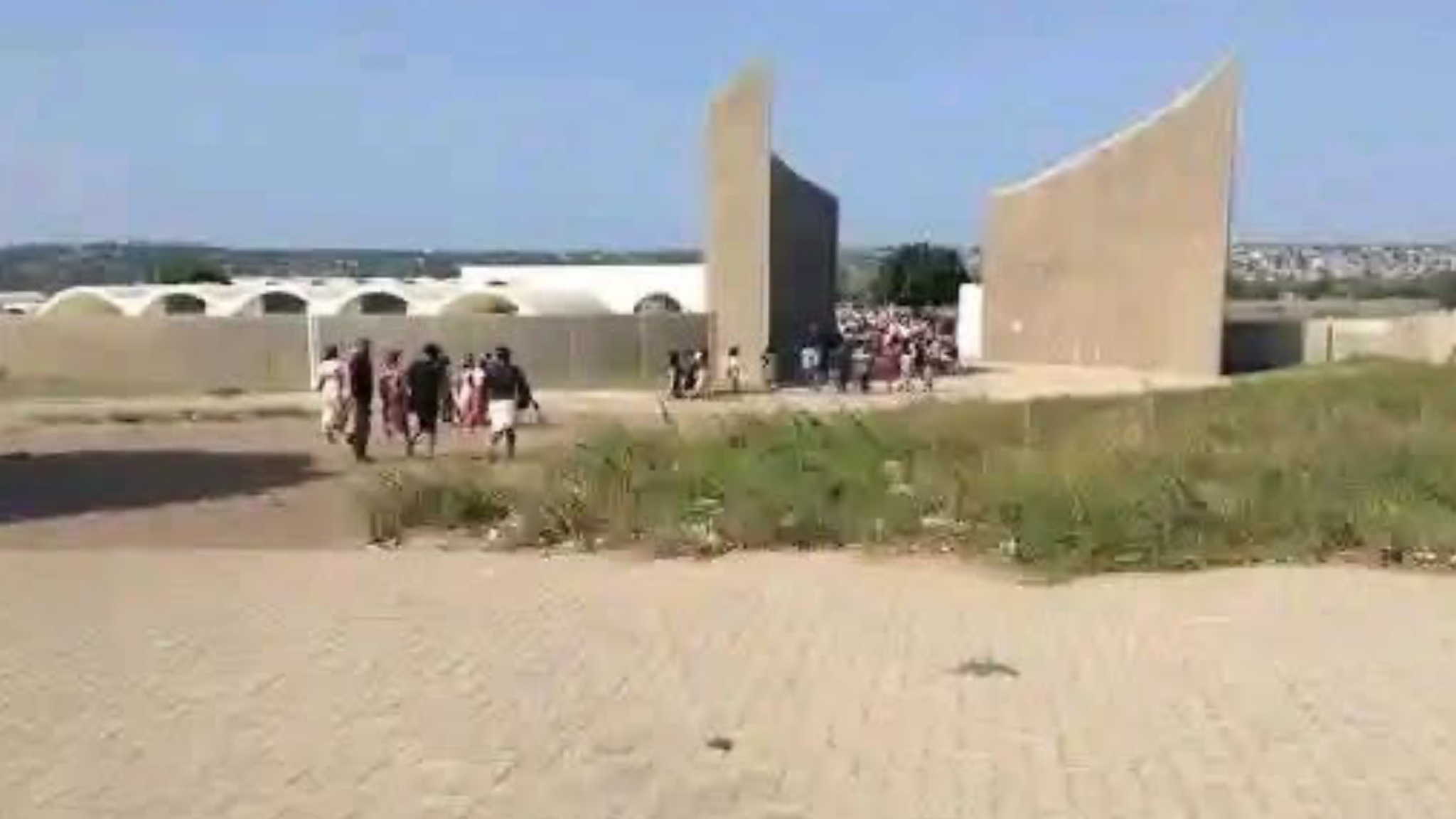 Funeral de jovem morta em casa do namorado termina em tensão no cemitério de Michafutene