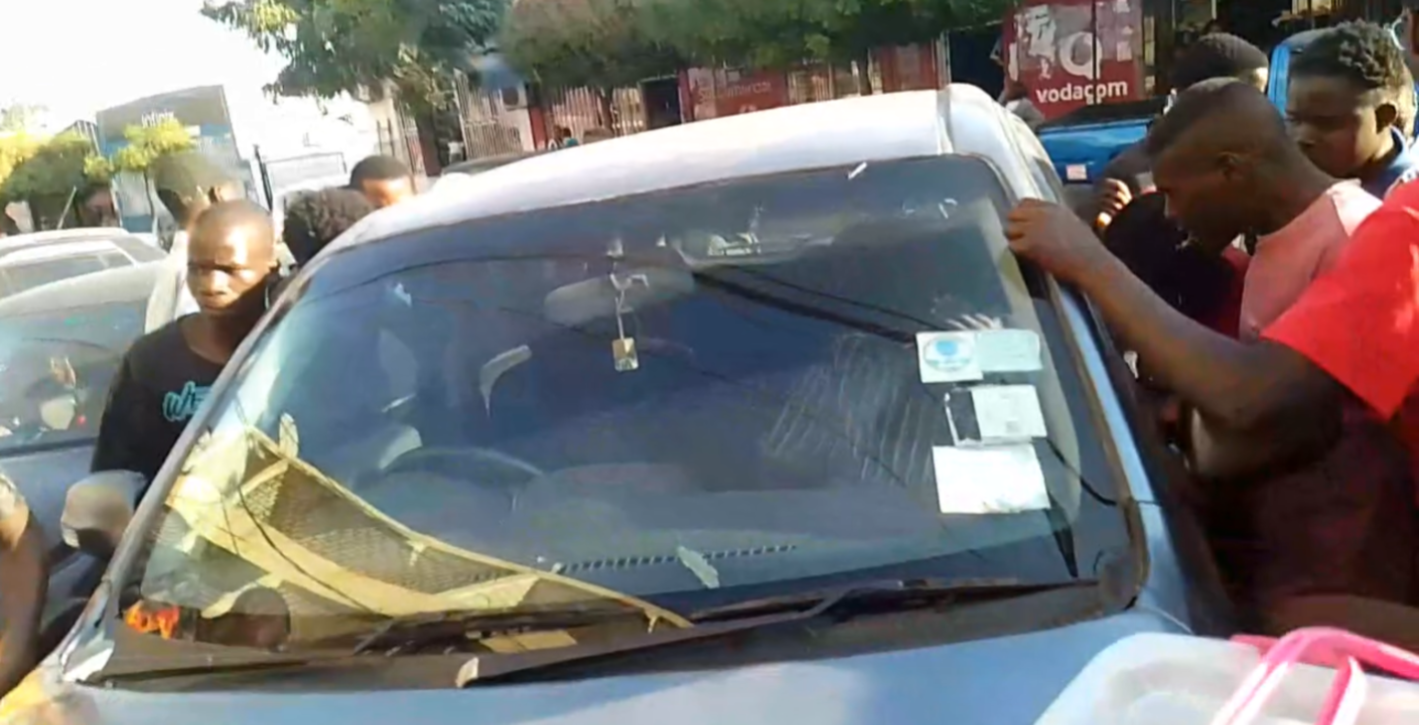 Ladrão fica preso dentro de viatura durante tentativa de roubo em tete