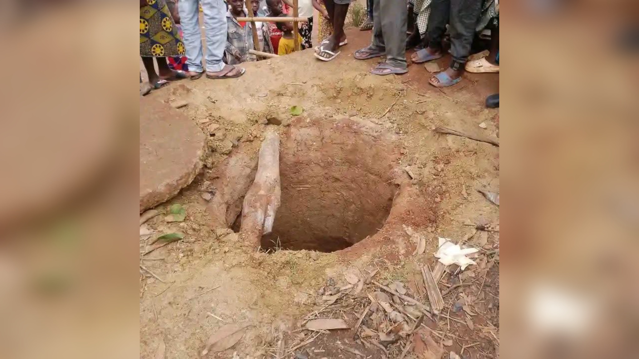 Bebé recém-nascida é encontrada com vida dentro de latrina em Chimoio