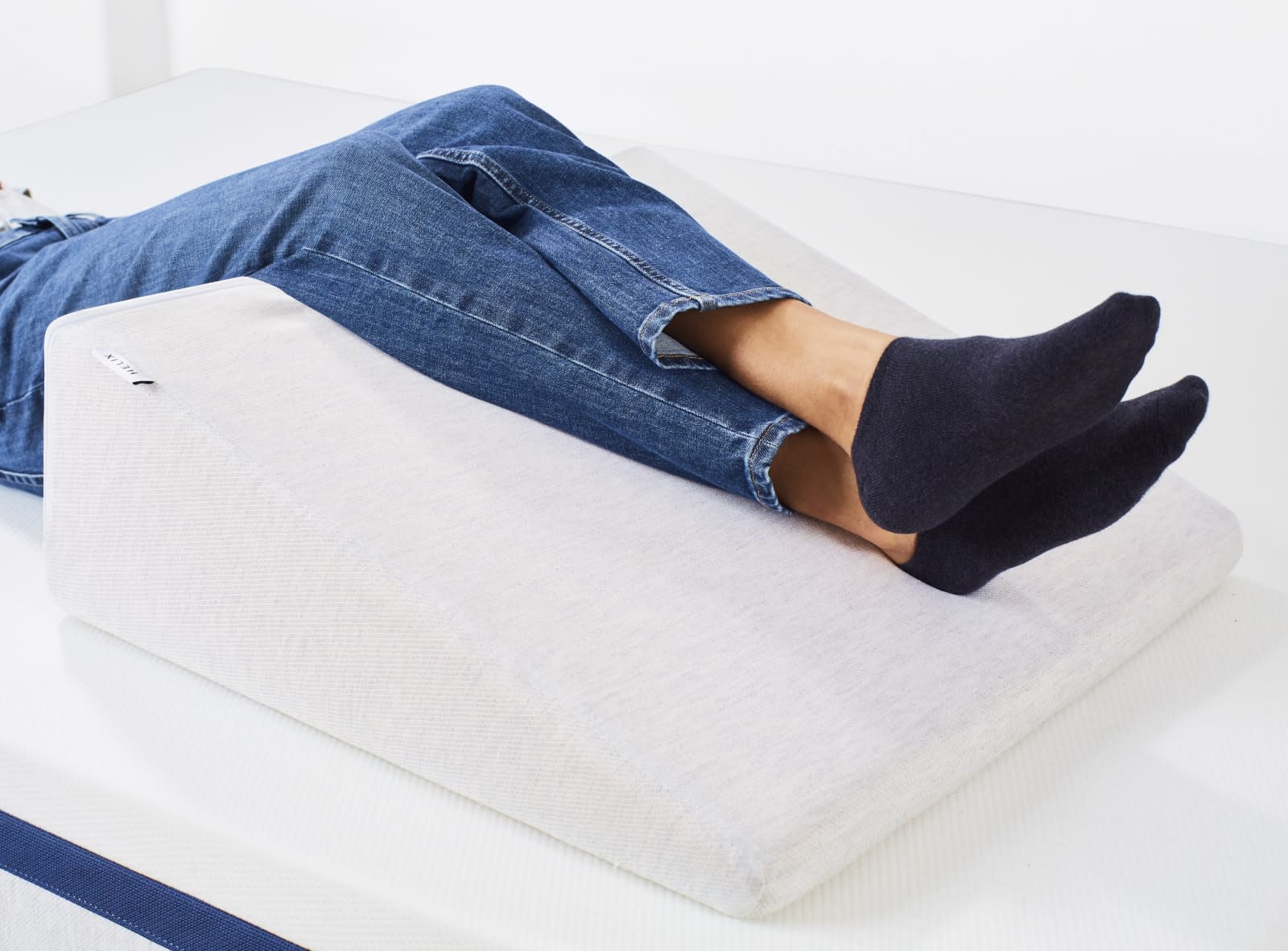 Knee Pillow from The Good Sleep Expert 