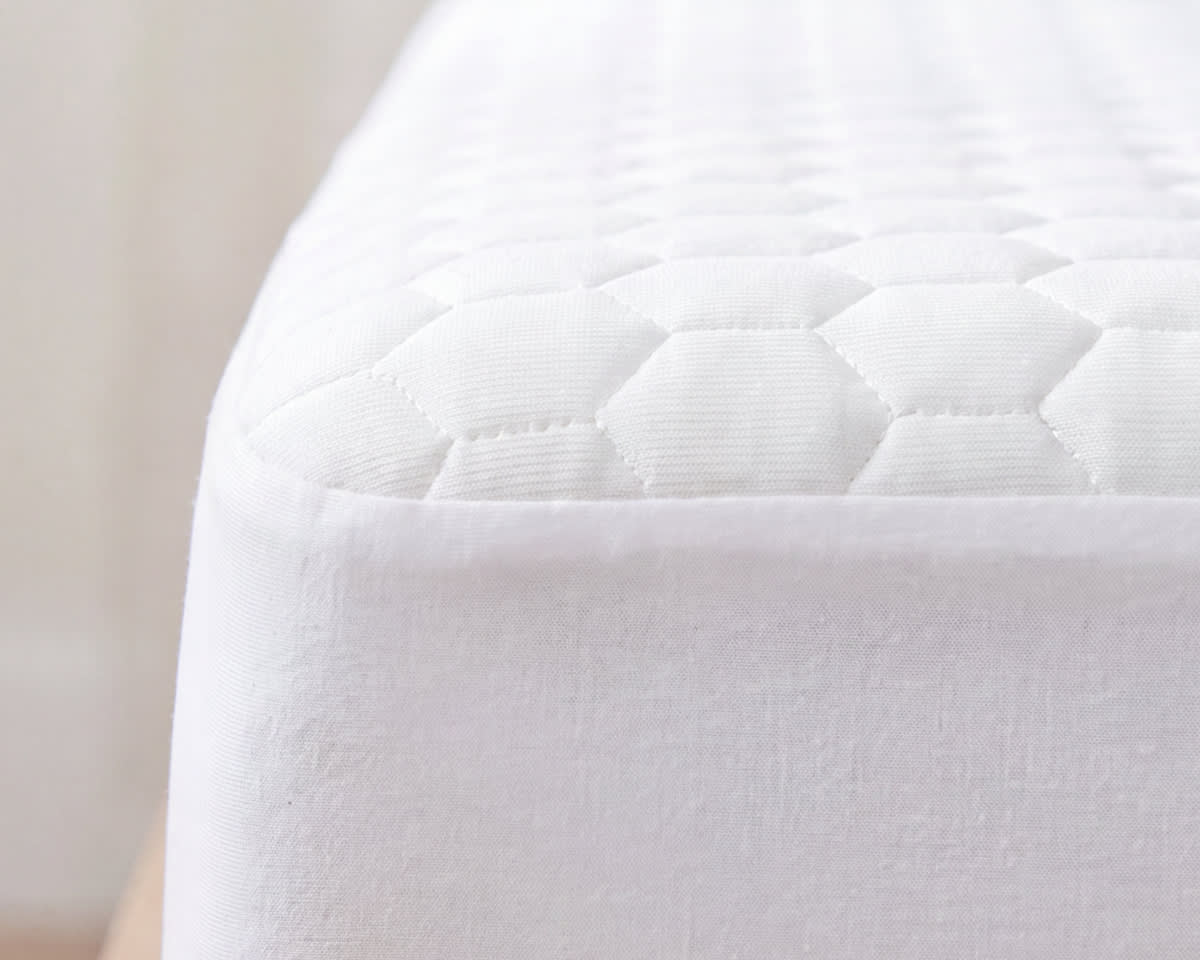 A closeup of the GlacioTex Waterproof Mattress Protector