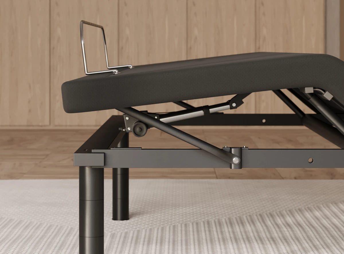 A rendered image showing the Elite Adjustable Base with a closeup on the retainer bar at the bottom of the base