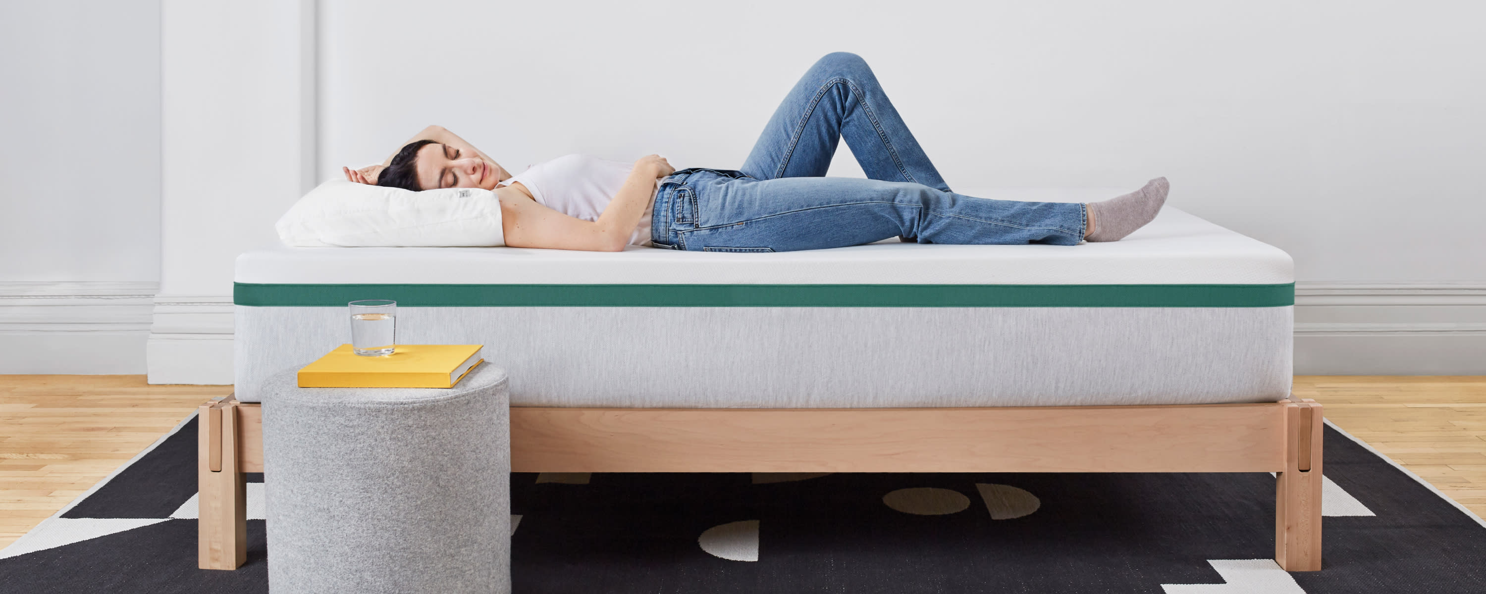 woman-lying-on-helix-mattress