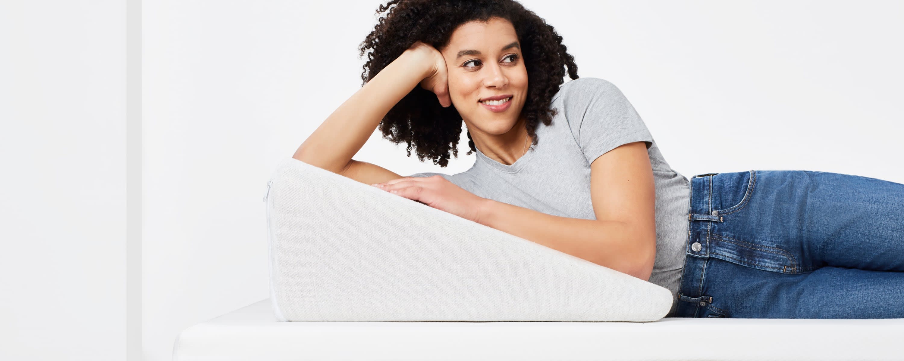 Woman using Helix Wedge Pillow with her Helix Mattress