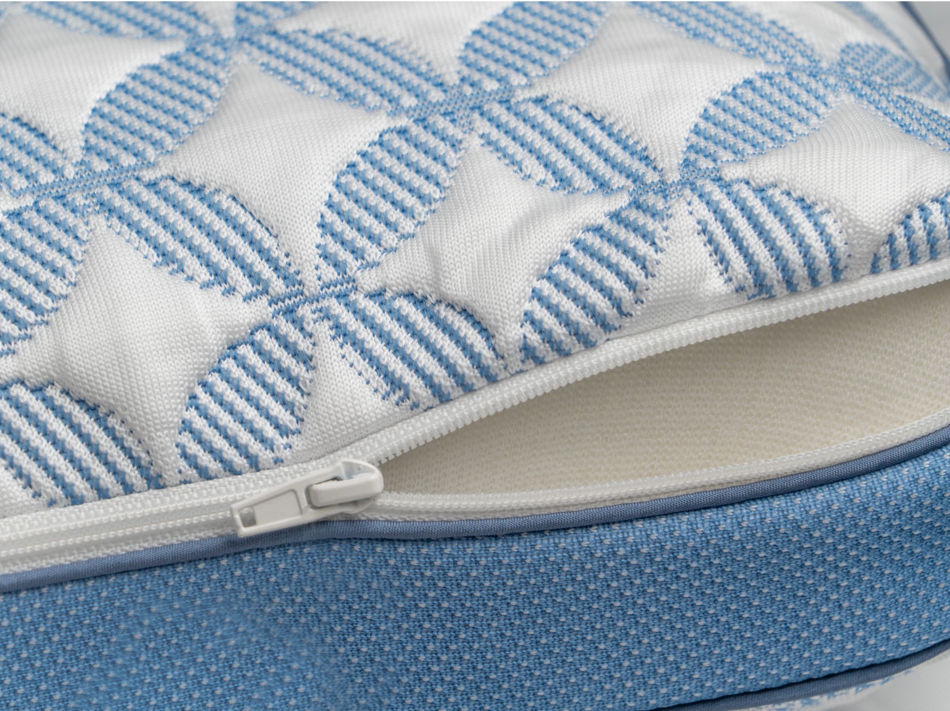 Luxury Cooling Gel Memory Foam Pillow zoomed detail