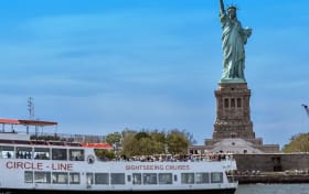 NYC Manhattan Circle Line Cruise runt Frihetsgudinnan om dagen