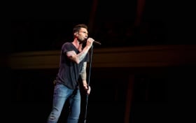 Maroon 5 チケット