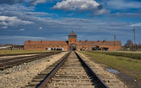 De 4 bästa dagsutflykterna till Auschwitz från Kraków