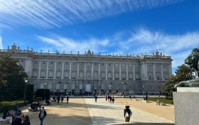 Guidet tur med mulighed for at springe køen over ved Madrids kongelige palads