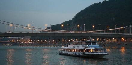 多瑙河五大夜遊船