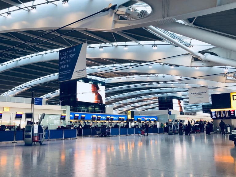 Flughafen-Terminal| ©Belinda Fewings