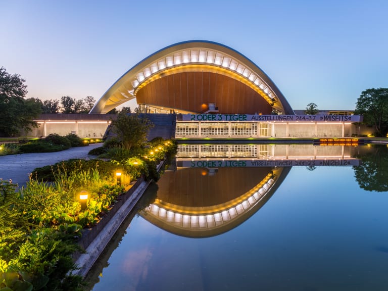 世界文化之家（Haus der Kulturen der Welt）的夜景| ©Ansgar Koreng