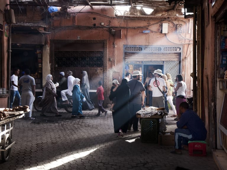 參觀 Souk 的人們| ©César González Palomo